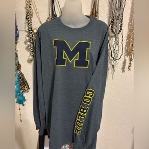 Gildan cotton 2XL Michigan Wolverine long-sleeve t-shirt
